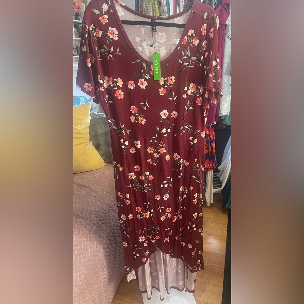 Chic Floral Maxi Dress in Deep Red